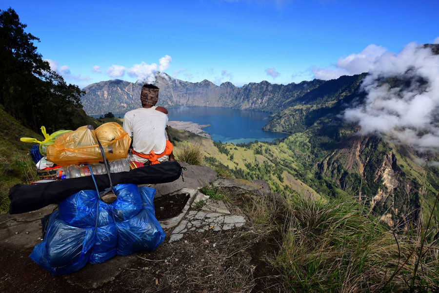 Your porter will carry food, tents, sleeping bags, mattresses, tarpaulins and kitchen tools are included, the porters are all very fit bring all stuff to mount Rinjani each 25 kilos