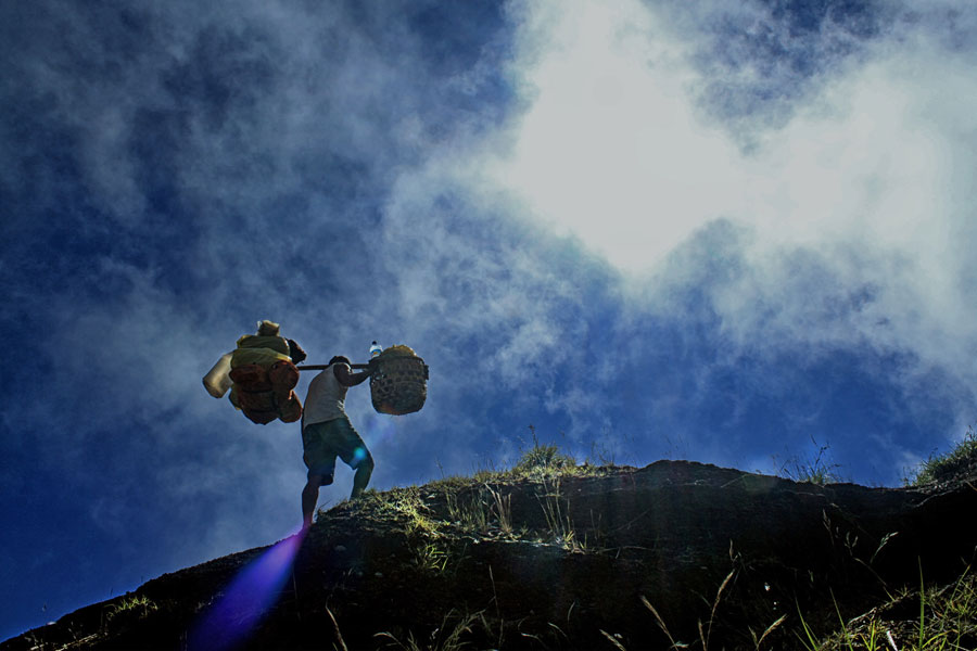 Your porter will carry food, tents, sleeping bags, mattresses, tarpaulins and kitchen tools are included, the porters are all very fit bring all stuff to mount Rinjani each 25 kilos