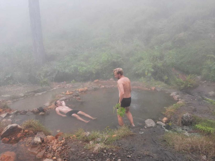 Kolam sumber air panas alami jalur Torean Gunung Rinjani