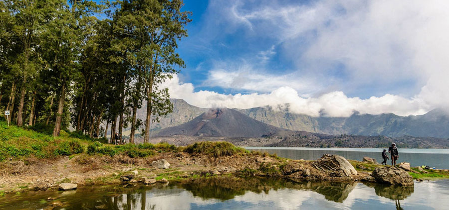 Danau Segara Anak Ketinggian 2000 meter - Taman Nasional Gunung Rinjani