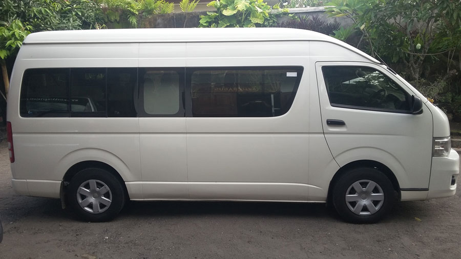 Mobil Hiace dengan 16 kursi