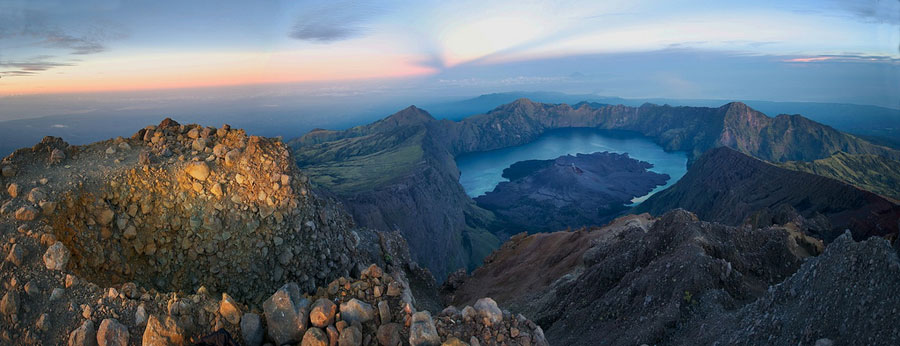 Puncak Gunung Rinjani 3726 m dpl