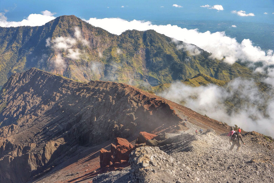 Jalur ke puncak Gunung Rinjani