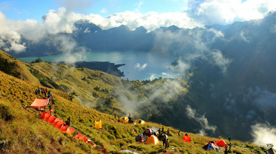 Rest here from summit mount Rinjani then we descend again to Lake Segara Anak mount Rinjani